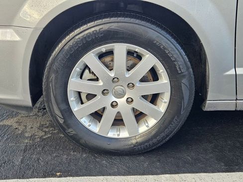 Used 2014 Chrysler Town & Country Touring image 42