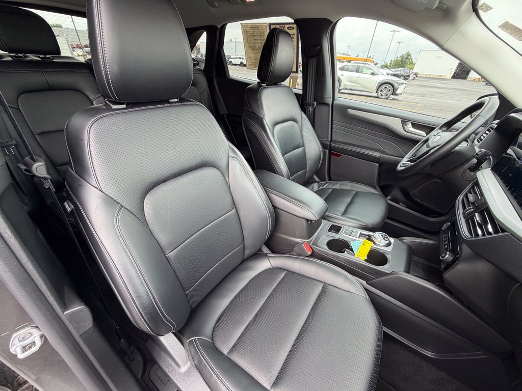 Certified 2025 Ford Escape Platinum AWD/4WD image 46
