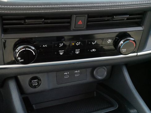 Used 2024 Nissan Rogue S AWD/4WD image 23