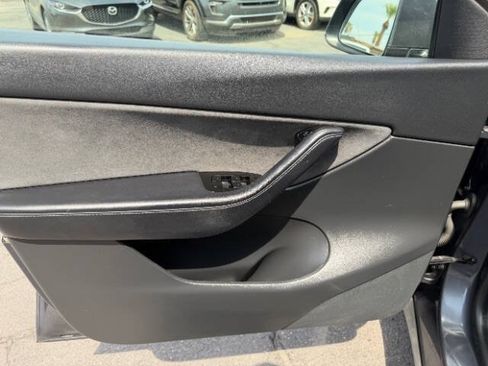 Used 2021 Tesla Model Y Long Range AWD/4WD image 9