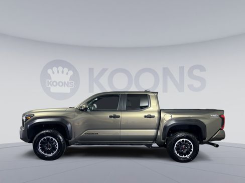 Used 2025 Toyota Tacoma TRD Off-Road AWD/4WD image 7