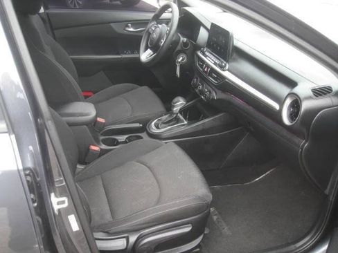 Used 2020 Kia Forte LXS FWD image 14