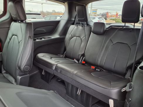 New 2026 Chrysler Pacifica Select w/ S Appearance Package FWD image 18