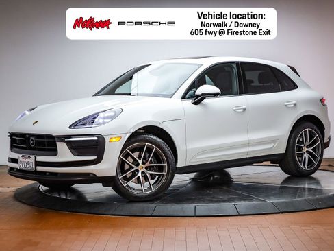 Certified 2026 Porsche Macan AWD/4WD image 1