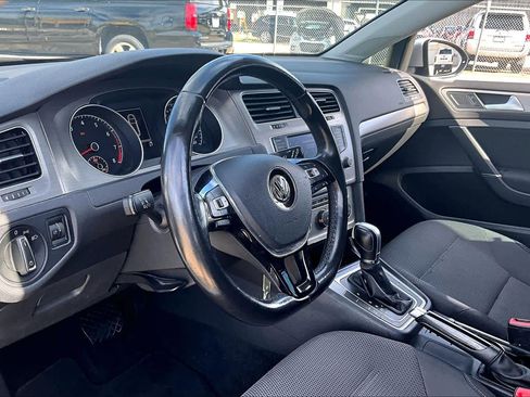 Used 2017 Volkswagen Golf S image 14