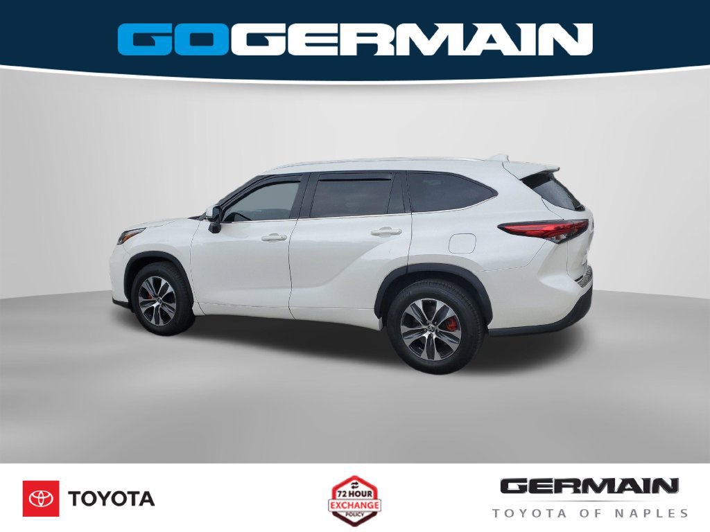 Used 2021 Toyota Highlander XLE FWD image 12