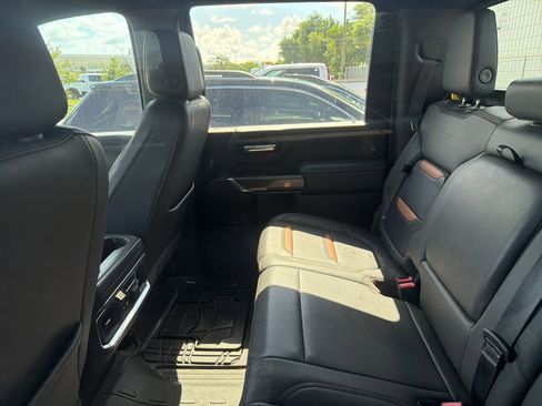 Used 2022 GMC Sierra 2500 AT4 w/ AT4 Preferred Package AWD/4WD image 9