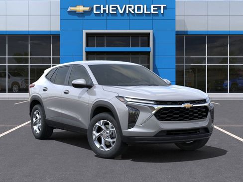 New 2025 Chevrolet Trax LS w/ LS Convenience Package FWD image 7