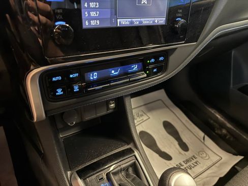 Used 2019 Toyota Corolla SE FWD image 15