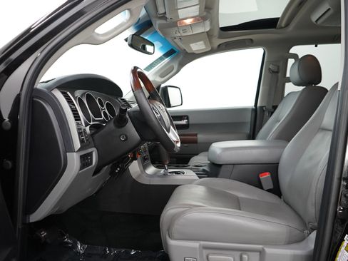 Used 2017 Toyota Sequoia Platinum AWD/4WD image 25
