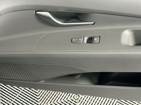 Used 2025 Hyundai Elantra SEL FWD image 29