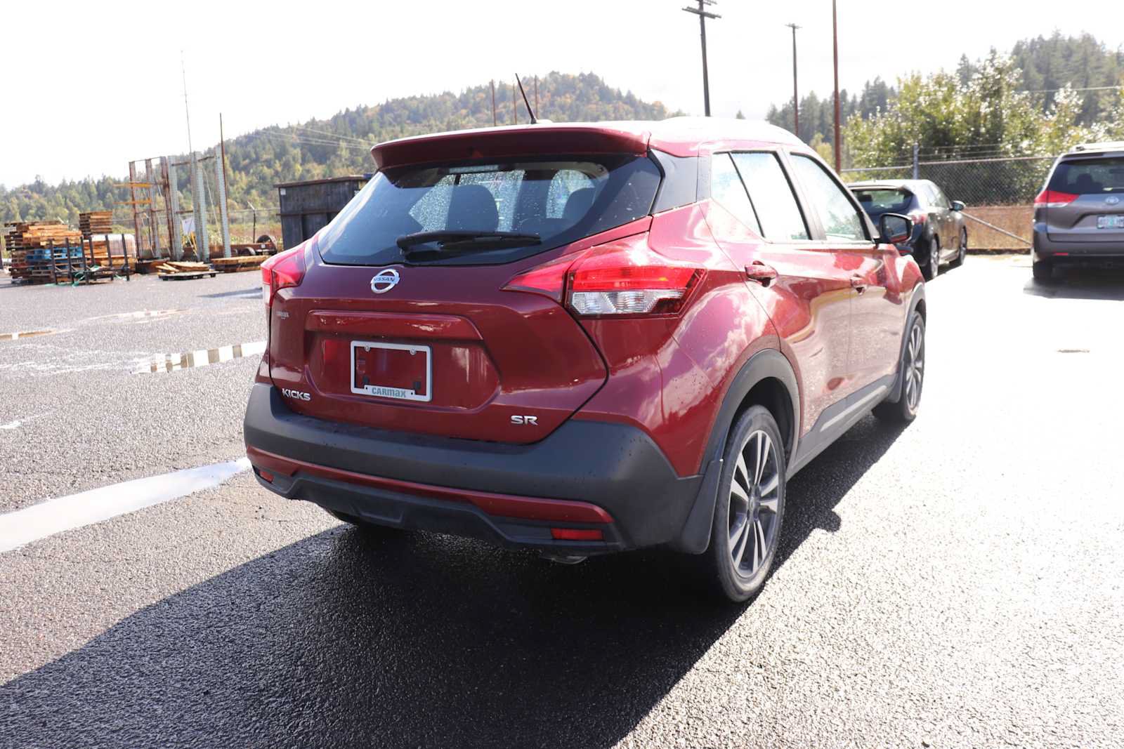 Used 2018 Nissan Kicks SR w/ Premium Package FWD image 5