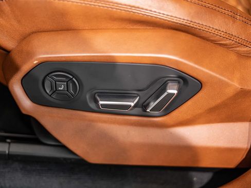 Used 2020 Lamborghini Urus AWD/4WD image 21