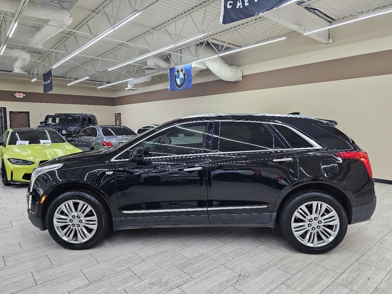 Used 2017 Cadillac XT5 Premium Luxury w/ LPO, Wheel Lock Package FWD image 10