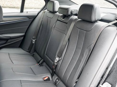 Used 2022 BMW 530i w/ Convenience Package image 16