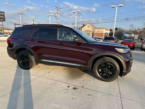Used 2022 Ford Explorer XLT w/ Equipment Group 202A image 29