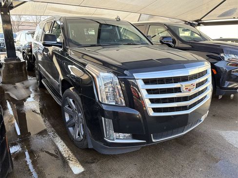 Used 2015 Cadillac Escalade ESV Luxury image 2