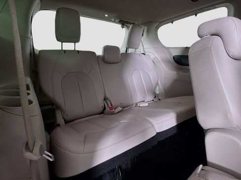 Used 2021 Chrysler Pacifica Touring-L w/ Premium & Safety Sphere Group FWD image 33