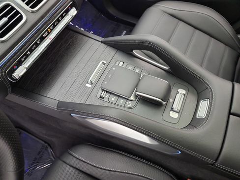 New 2026 Mercedes-Benz GLS 580 4MATIC image 2
