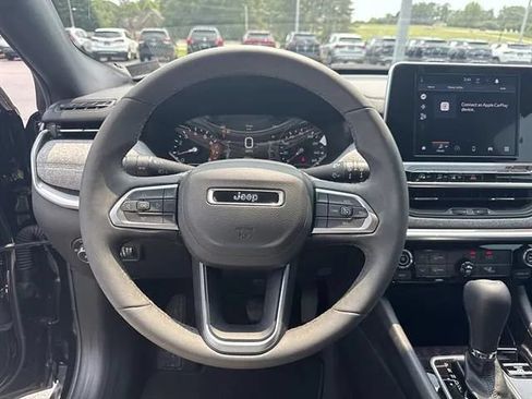 Used 2025 Jeep Compass Latitude AWD/4WD image 9
