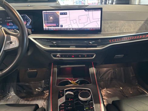 Used 2025 BMW X7 xDrive40i AWD/4WD image 14