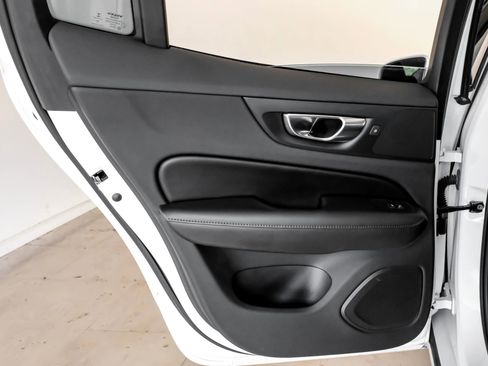 Used 2020 Volvo S60 T5 Momentum image 40