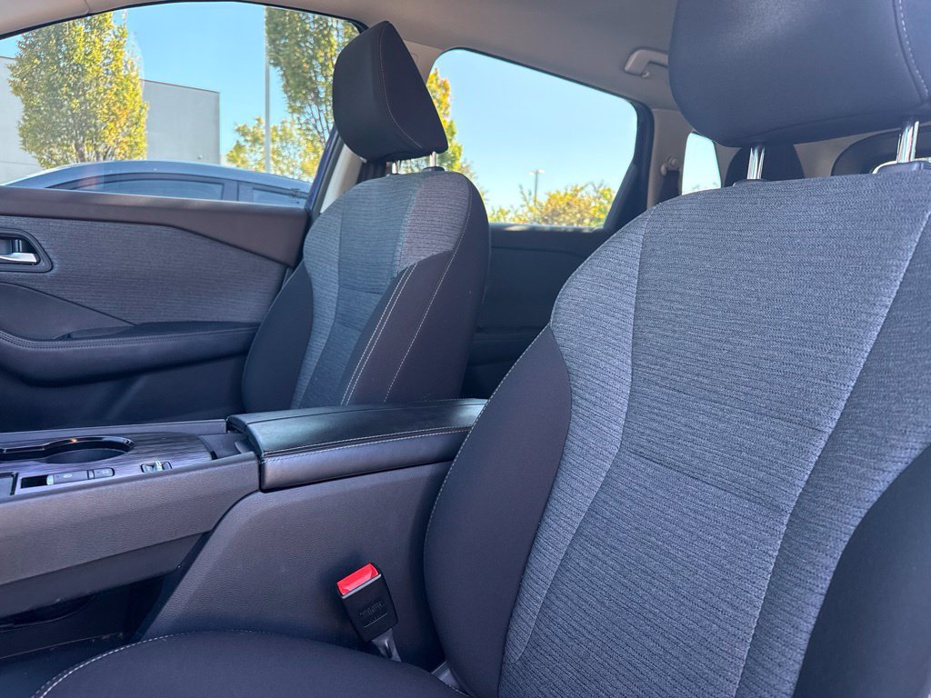 Certified 2023 Nissan Rogue SV FWD image 7
