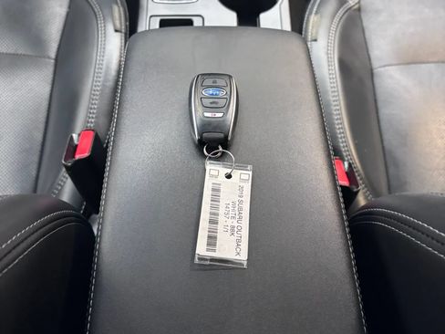 Used 2019 Subaru Outback 3.6R Limited AWD/4WD image 18