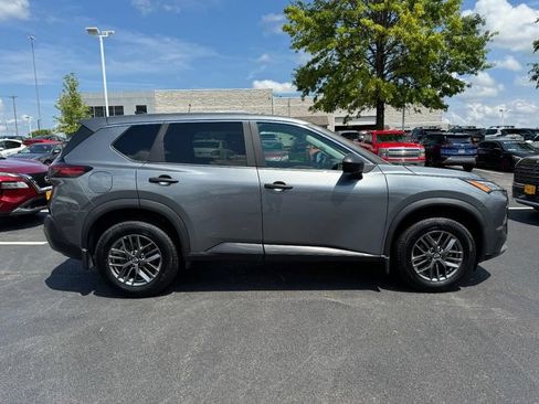 Used 2023 Nissan Rogue S AWD/4WD image 2