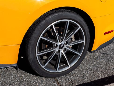 Used 2019 Ford Mustang Coupe image 6