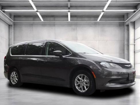 Certified 2023 Chrysler Voyager LX FWD image 1