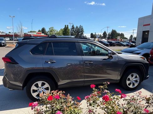 Used 2021 Toyota RAV4 LE AWD/4WD image 7