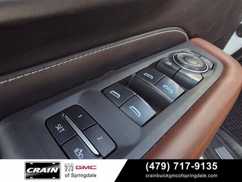 Used 2023 GMC Yukon Denali Ultimate AWD/4WD image 10