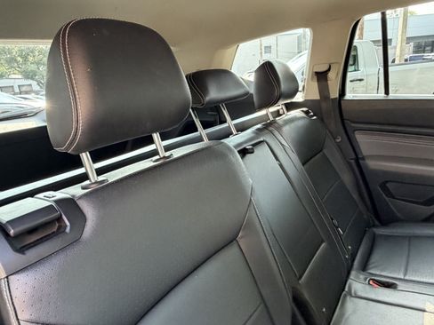 Used 2021 Volkswagen Atlas SE w/ Panoramic Sunroof Package FWD image 40