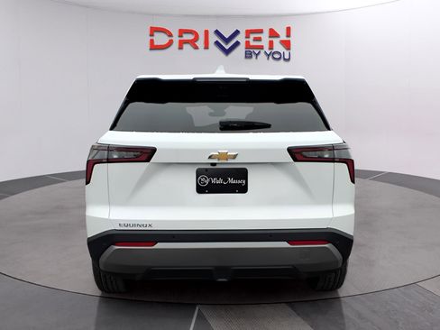 New 2026 Chevrolet Equinox LT w/ Safety and Technology Package image 4