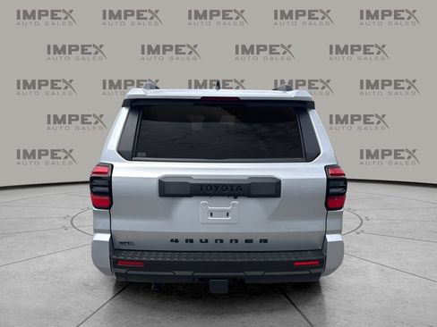 Used 2025 Toyota 4Runner SR5 AWD/4WD image 4