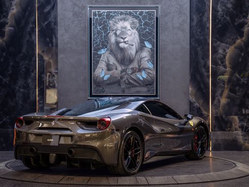 Used 2017 Ferrari 488 GTB RWD image 6