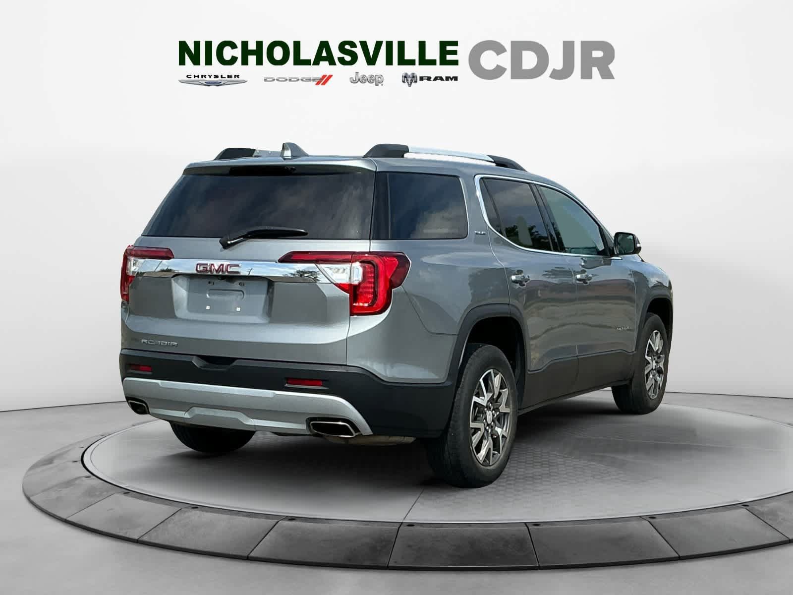 Used 2023 GMC Acadia SLE w/ Driver Convenience Package FWD image 5