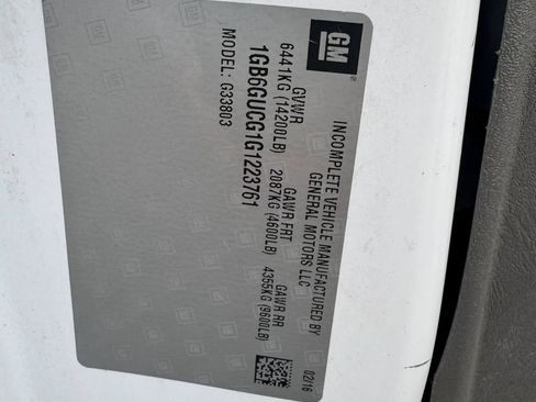 Used 2016 Chevrolet Express 4500 RWD image 21