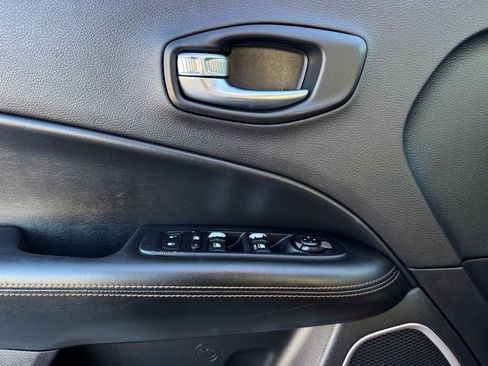 Used 2019 Jeep Compass Limited image 38