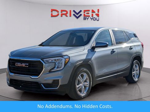 Used 2024 GMC Terrain SLE image 1