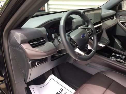 New 2026 Ford Explorer Platinum w/ LUX Leather Package AWD/4WD image 8