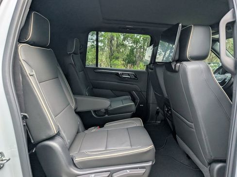 New 2026 Chevrolet Suburban Premier AWD/4WD image 19