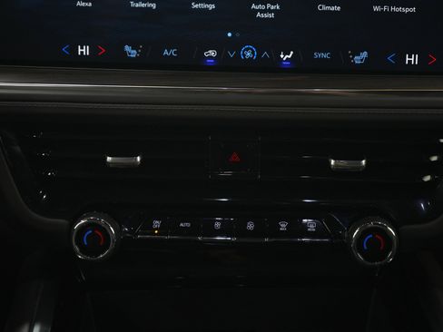 Used 2025 Chevrolet Tahoe LT AWD/4WD image 17