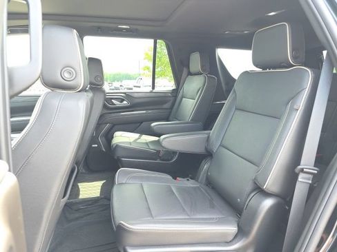 Used 2023 GMC Yukon SLT w/ SLT Premium Package AWD/4WD image 18