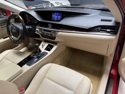 Used 2013 Lexus ES 350 w/ Luxury Pkg FWD image 11