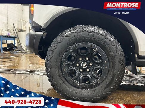 Used 2023 Ford Bronco Badlands image 33