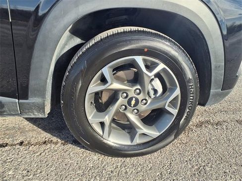 Used 2025 Chevrolet Trax LT w/ LT Convenience Package image 35