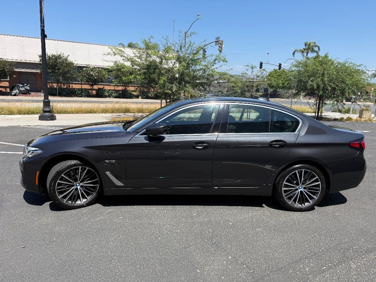 Used 2023 BMW 530e w/ Convenience Package RWD image 4