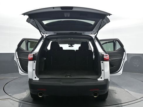 Used 2021 Chevrolet Traverse LS image 25